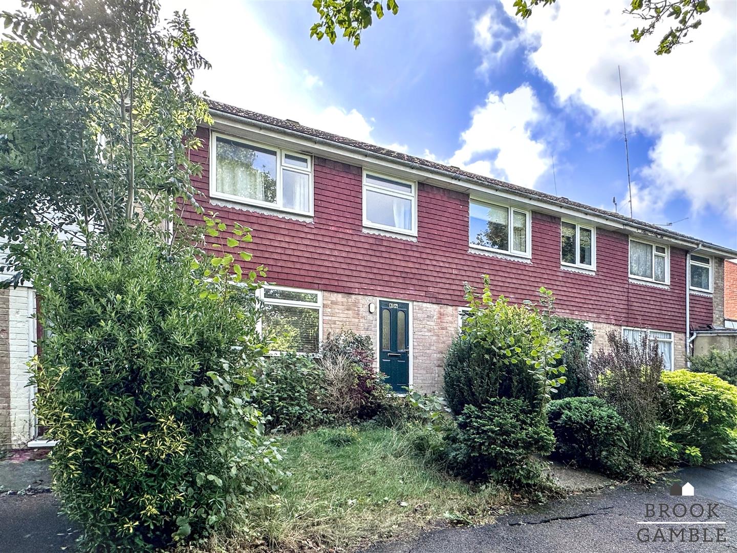 3 Bedroom House - Mid Terrace. Magnolia Walk in Eastbourne,  18